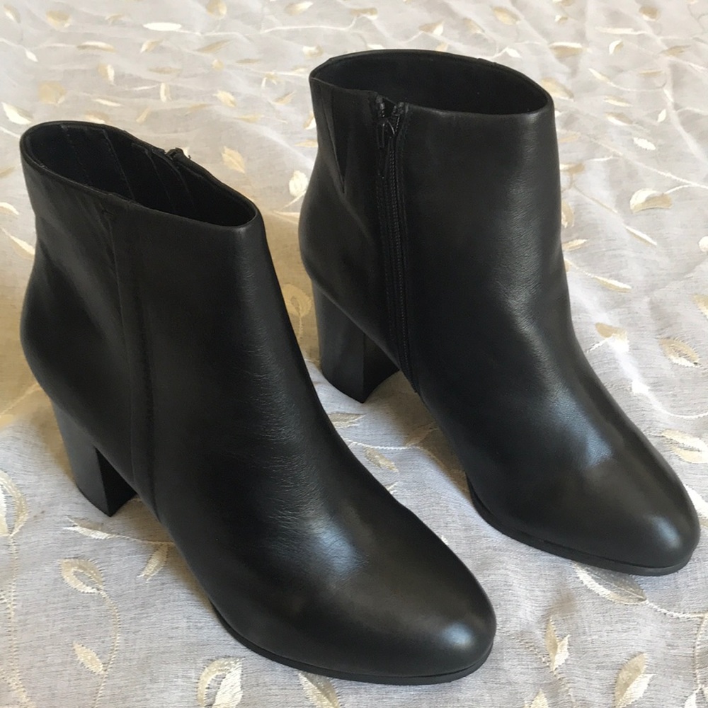 VIONIC Kennedy Bootie - Picture 2 of 8